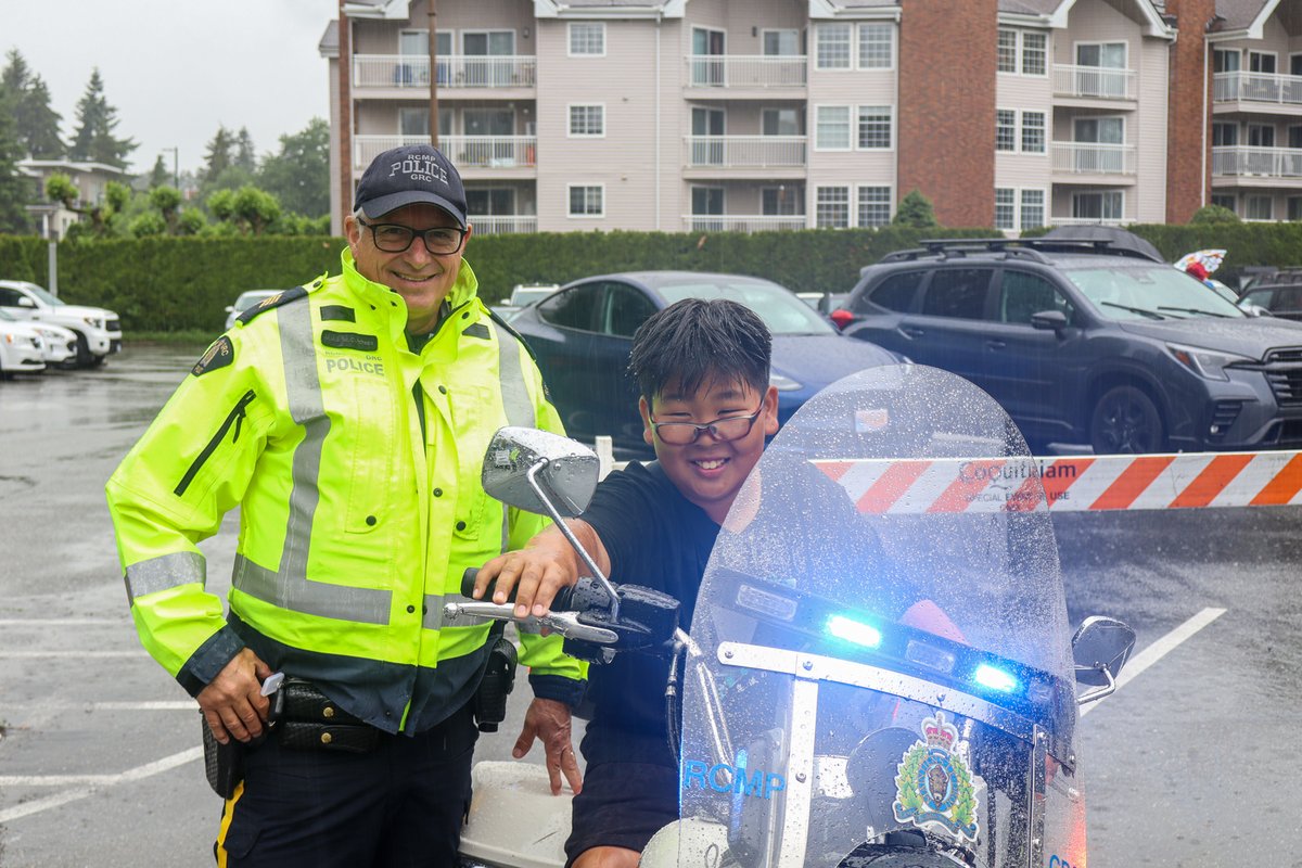 BRING ON THE RAIN! ☔
We’re over half-way through our #ConnectAndServe Open House and still going strong!

👮 Forensics, ERT, Police Dog Services and more are out showing you the tools of the trade
🎯 Tons of activities and photo ops for the whole family
🌽 And yes… there’s