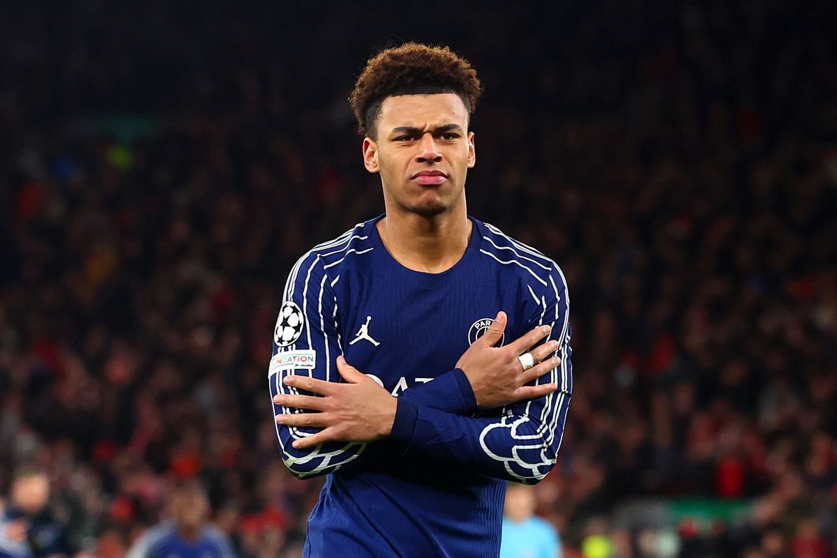 No tiene a toda la prensa mundial comiéndosela.
No llega con altavoces a los partidos.
No se tiñe el pelo.
No provoca rivales.
No va de subidito en las salas de prensa.

Pero juega mucho al fútbol gana Champions Leagues. Jugón.