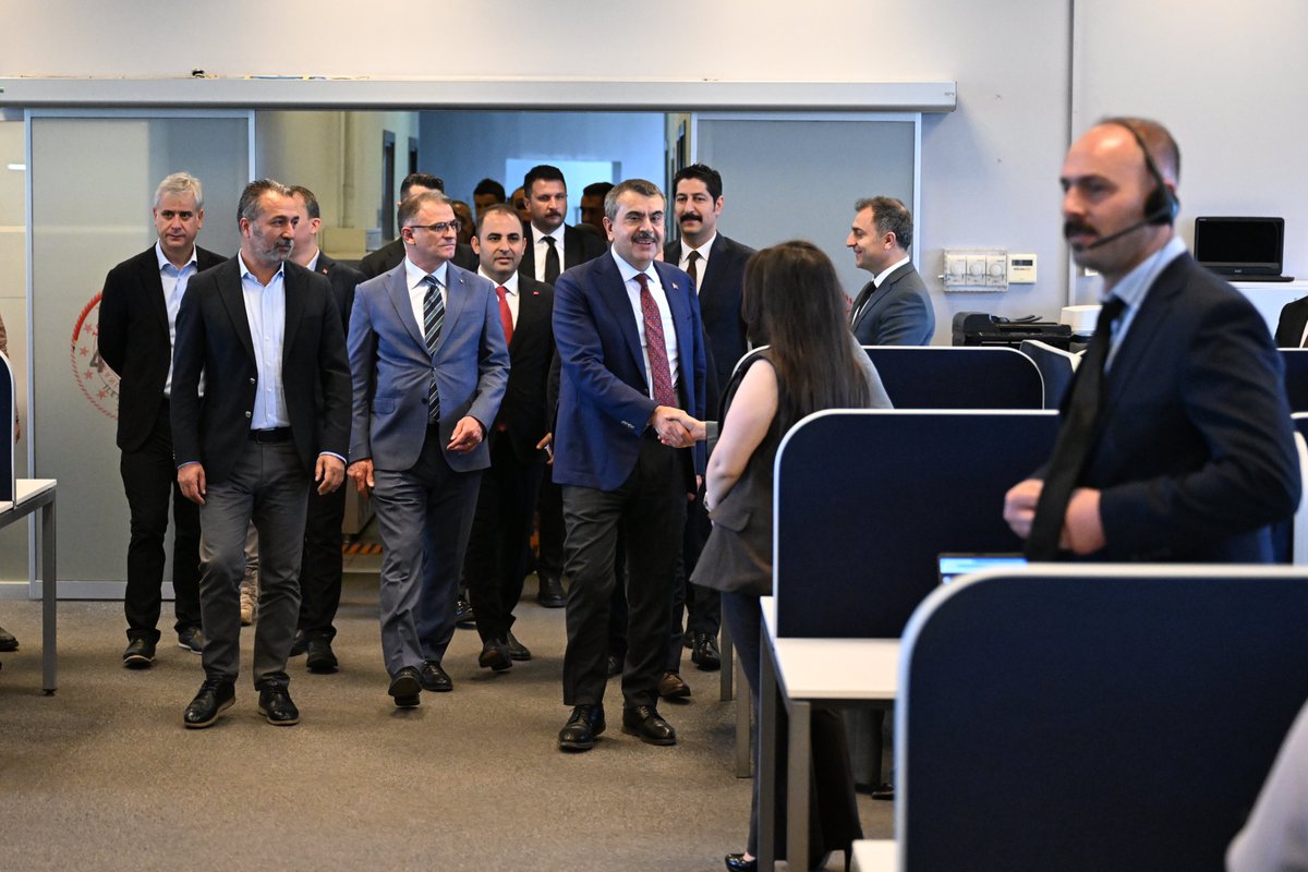 📍Van / MEB İletişim Merkezi.

Milli Eğitim Bakanlığı İletişim Merkezi MEBİM’i Sayın Bakanımız Prof. Dr. Yusuf Tekin’le birlikte ziyaret ettik.

Bakanlıkla ilgili her sorunun cevap bulduğu bu önemli merkezin değerli personeline çalışmalarında başarılar diliyorum.