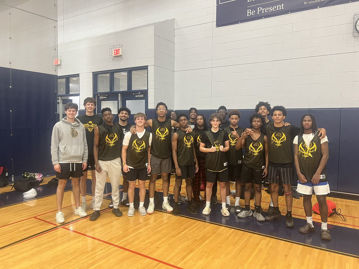 Great job by these guys going 3-0 today to our pool at Oswego East. Looking forward to watching this group tomorrow at 10:00 at Oswego East!
