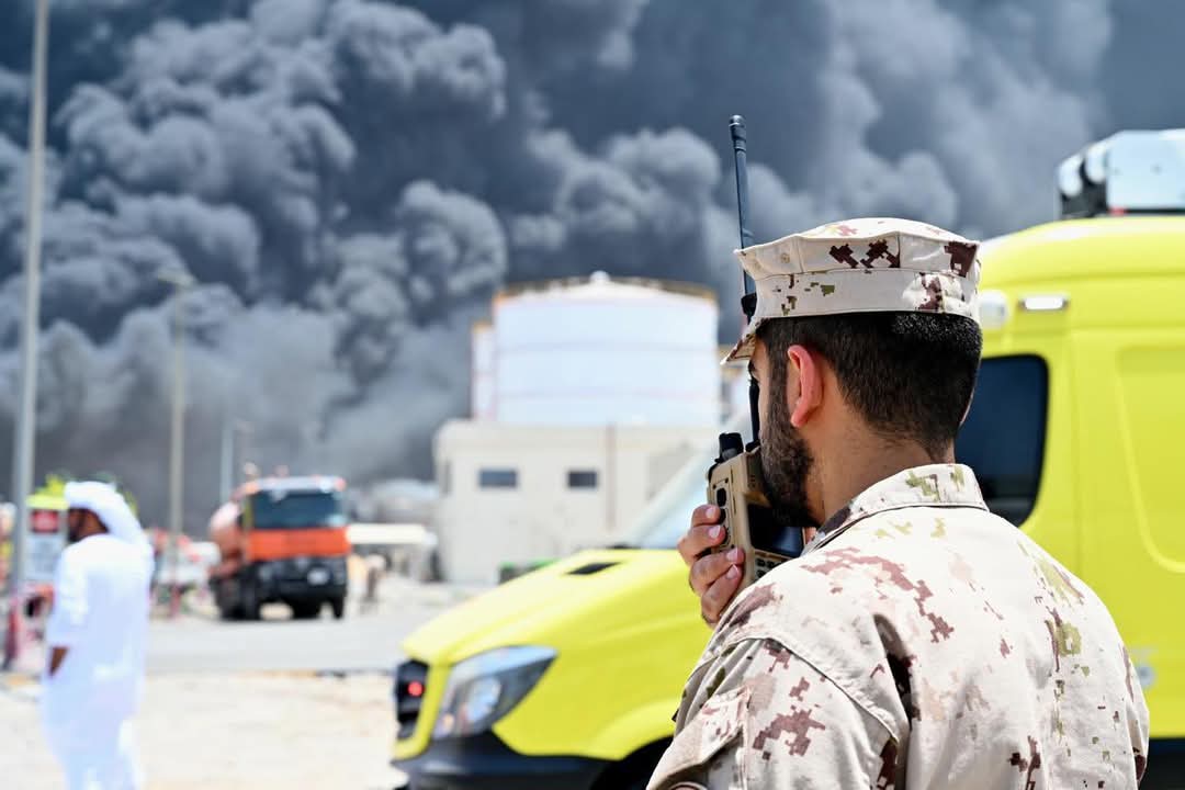 الصور ليست من مستودعات بورتسودان بعد استهدافها بمسيرات إماراتية ولكن من دويلة الدع/ارة الإماراتية لاحتراق مستودعات برضو وانا ..
شمتااان ؟!
اي شمتاااان !!
لدين !!
وشكرانيين ،،
#الدعم_السريع_منظمة_ارهابية 
#الامارات_تقتل_السودانيين