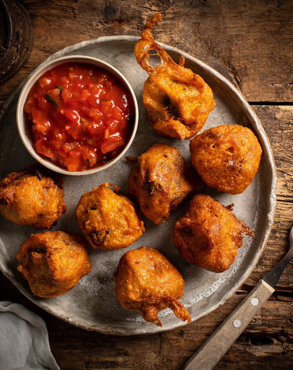 Movie Night: Restless Natives, with Haggis Pakora and Tomato, Onion and Mint Dip. Buy good Haggis. Details over on m’Insta. #Movie #Haggis #Pakora