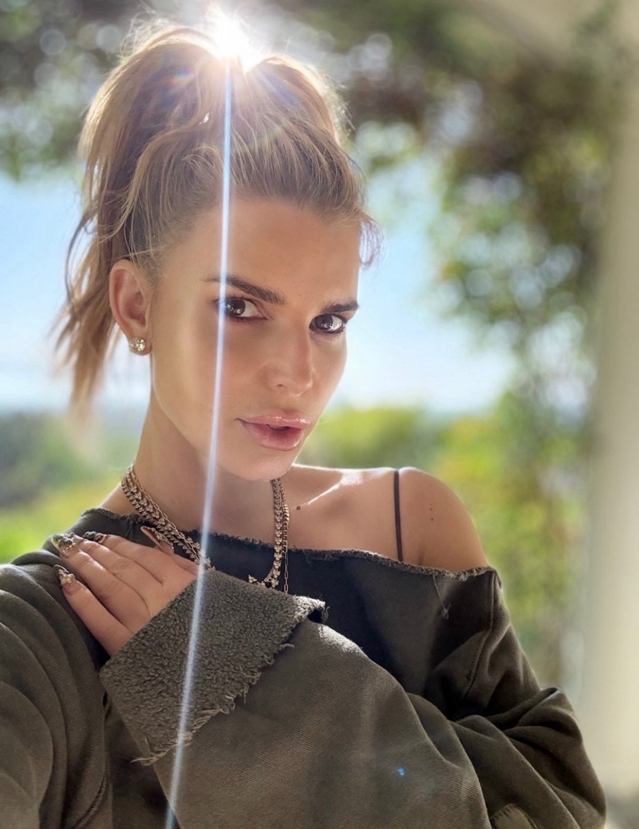 JessicaSimpson's tweet image. If we want the light to push through our soul we have to put down our emotional shield and make the choice to remove the alienating walls of armor. A strong person is often found in the aloneness of character building while creating space for the higher purpose of self. Every…