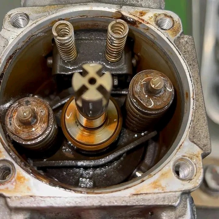 Dieselsevice754's tweet image. Don't clean your injectors, turbo, or fuel pump before a pro checks them!
SM INJECTOR PUMP AND NOZZLE SERVICES
WhatsApp/Call +256754490069 | +25678630069