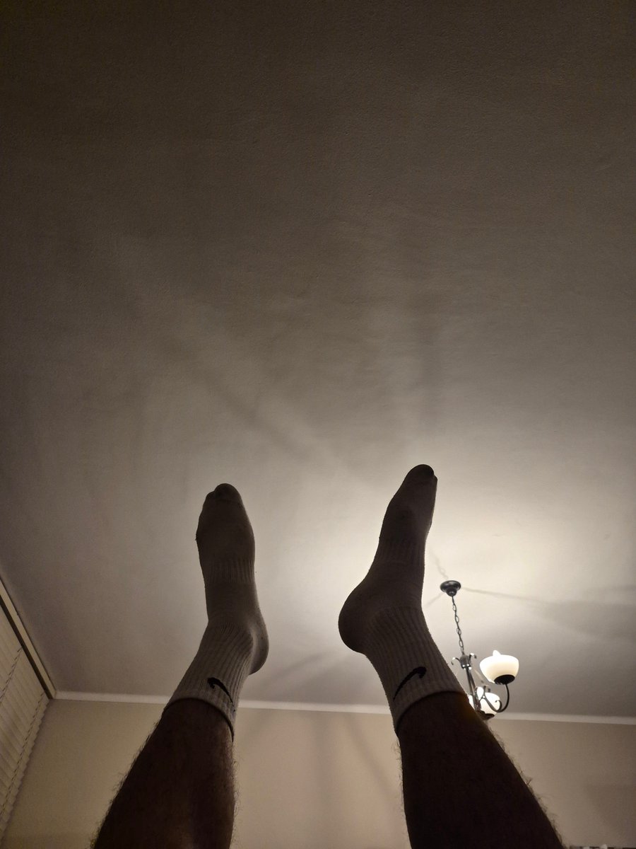 iamrleew's tweet photo. find my clone, he’s asleep on the ceilin’ https://t.co/KRIZDF5lBT