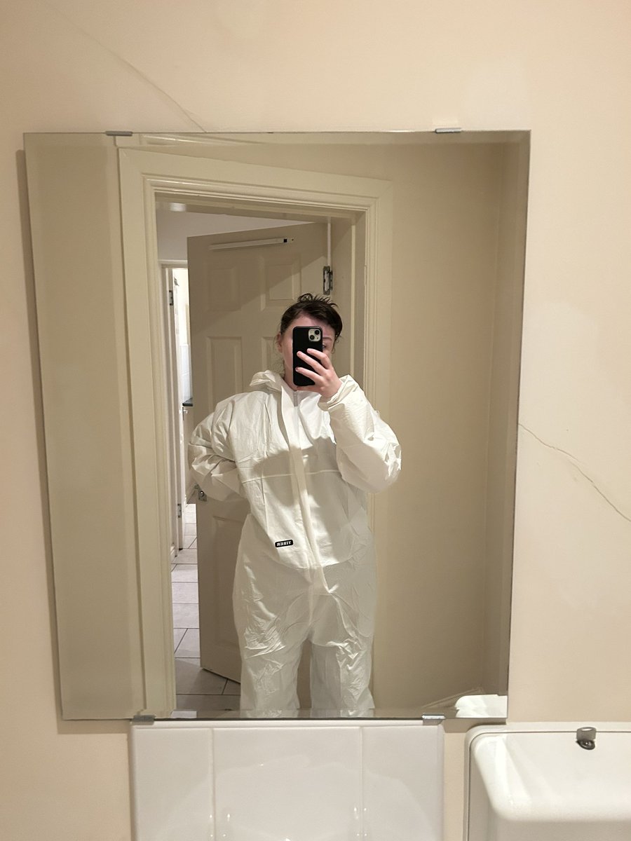 Spent the day hungover painting the dungeon after a wild night out with <a href="/LanaWilddd/">LANA WILD</a>, if you want to send treats for the Dungeon I’ve linked below 👇
