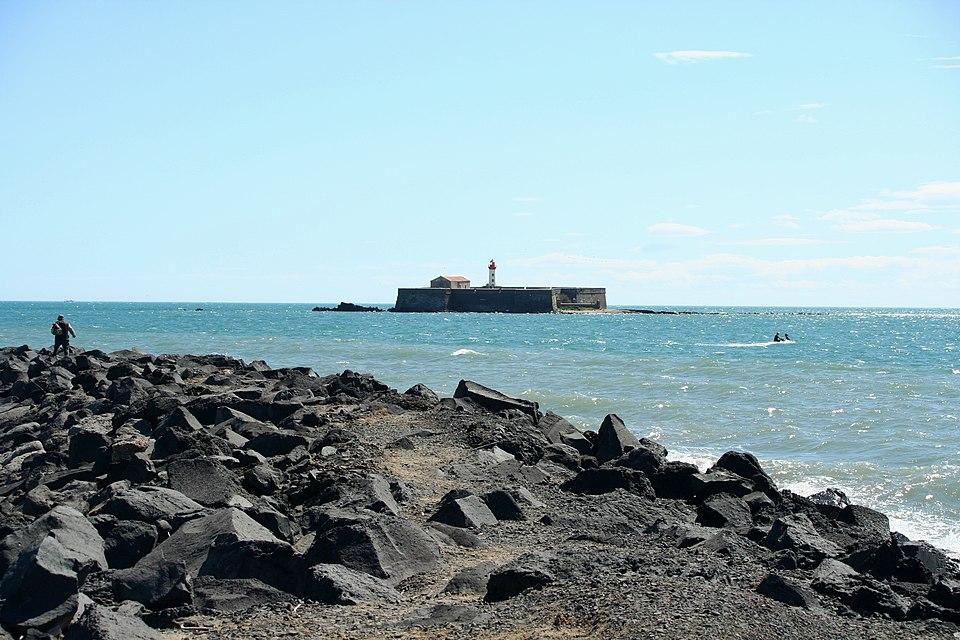 Fort Brescou à #Agde (#Hérault) Témoin majeur de la fortification du littoral languedocien, établie au XVIIIe siècle. Construction XVIIIe siècle. Fort (cad. OI 1) : inscription par arrêté du 10 mai 1996.
Suite 👉 monumentum.fr/monument-histo…
#Patrimoine #MonumentHistorique
