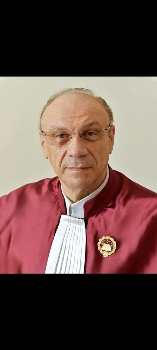 adrian_retegan's tweet photo. Acest om are 20K de euro (100.000 de lei) pe lună. De luna viitoare, după ce pleacă de la CCR, va avea tot atât
Trei pensii speciale, TOATE necontributive, TOATE enorme, TOATE politice.
Este o palmă dată fiecărui pensionar din țara asta ... Care a contribuit la bugetul de pensii https://t.co/JP4diRh92b