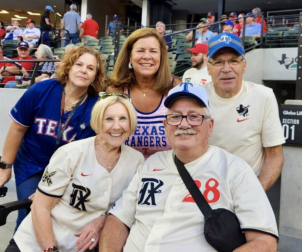 cschrimsher's tweet photo. When friends from Chicago come - we watch baseball!  #GlobeLifeOfTheParty https://t.co/OmsVNBetSm