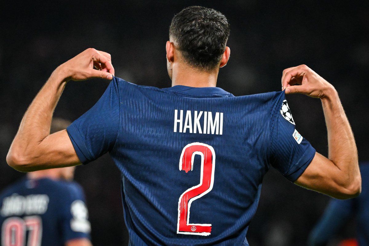 Squawka_Live's tweet photo. Achraf Hakimi's first half by numbers vs. Inter:

40/43 passes completed 
13 passes in final third 
2 touches in opp. box 
2 chances created 
2x possession won 
1 shot 
1 goal 

He's now scored in the QF, SF and final. 👏

#UCLfinal https://t.co/PBHYxRTrCH