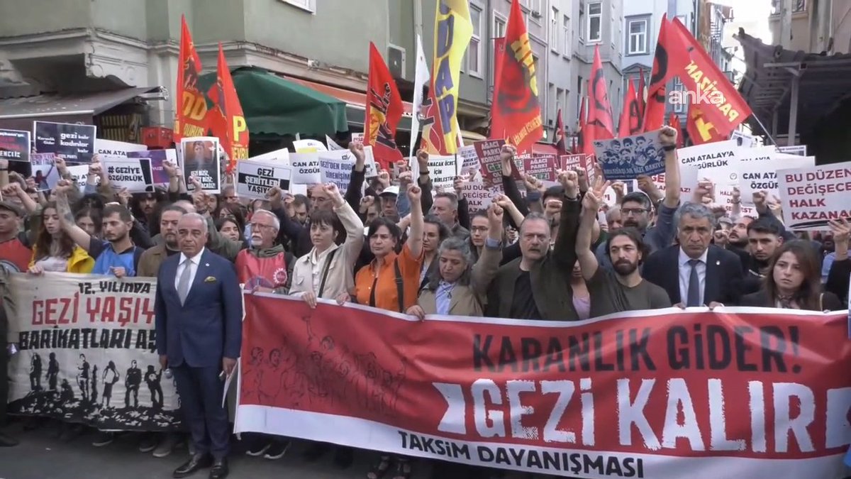 🟡 Polis, Gezi anması sonrası dağılanlara müdahale etti: 87 kişi gözaltında

Gezi direnişinin 12. yıl dönümünde Beyoğlu'nda anma düzenlendi. Anma bitiminde polis dağılanlara müdahale etti, 87 kişiyi gözaltına aldı.

kisadalga.net/haber/gundem/p…