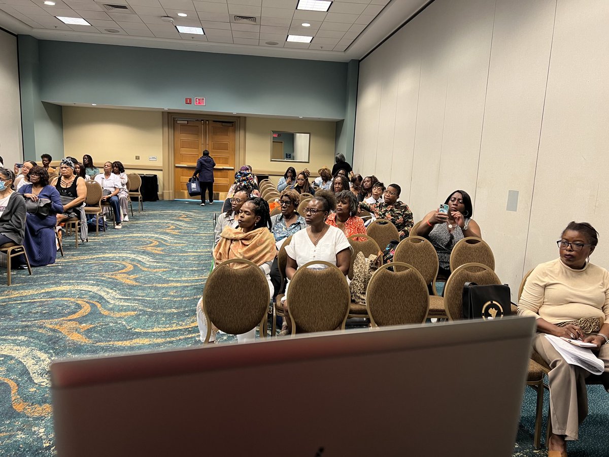 AntoineCook1's tweet image. My colleague was not able to make it to conduct the Social Security workshop at the ⁦@RadioFreeKJLH⁩ Women’s Health Expo due to a cancelled flight. Not a problem. We found a solution, virtually. ⁦@AARPCA⁩