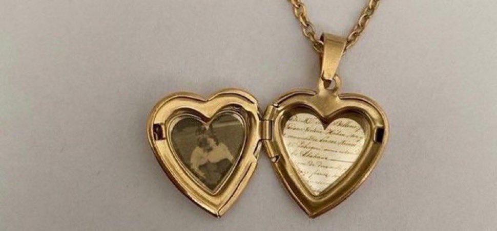 prtygal777's tweet image. Heart Shaped Locket