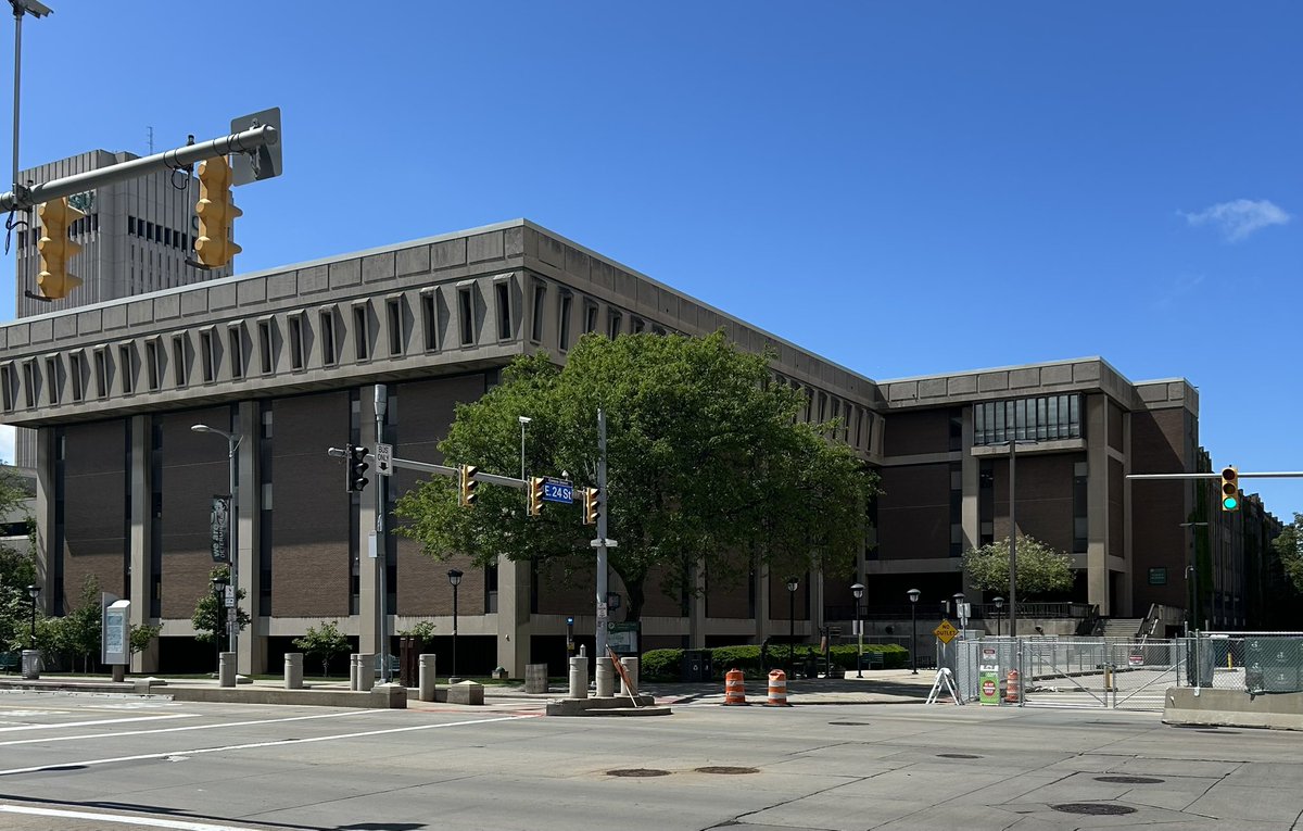 Who tf made this building