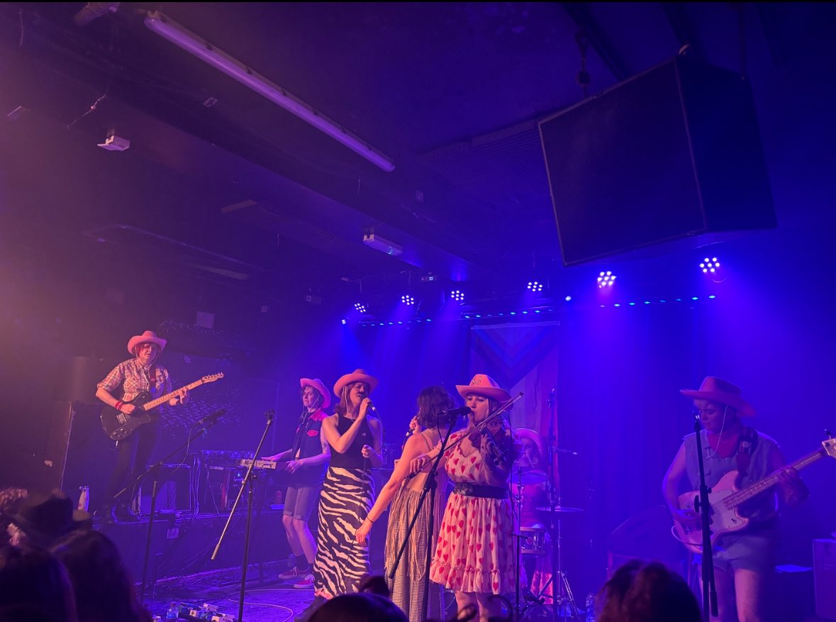 KeithTotp's tweet image. I have, once again, spent my evening with lots of friends watching friends be Excellent in an Excellent Band, and having an Excellent Time!
I fully recommend it!
#ItsGood