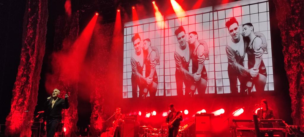 1000GigGuy's tweet image. Magnificent!!!
#Morrissey @3ArenaDublin
"Baile Átha Cliath,we are here"
Not saying anything I've not said before: his vocal quality is phenomenal!
It's his diction that sets him apart from the rest!
So many amazing song moments in an extraordinary set list!
Consistently top live!