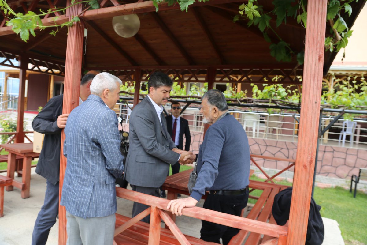 📍Mucur

Mucur Hayrettin Ekin Huzurevimizi ziyaret ederek büyüklerimizin hayır dualarını aldık.

Devletimizin şefkat eliyle milletimizin her kesimine dokunmaya, gönüller kazanmaya devam ediyoruz. Misafirperverlikleri ve samimi sohbetleri için kıymetli büyüklerimize teşekkür