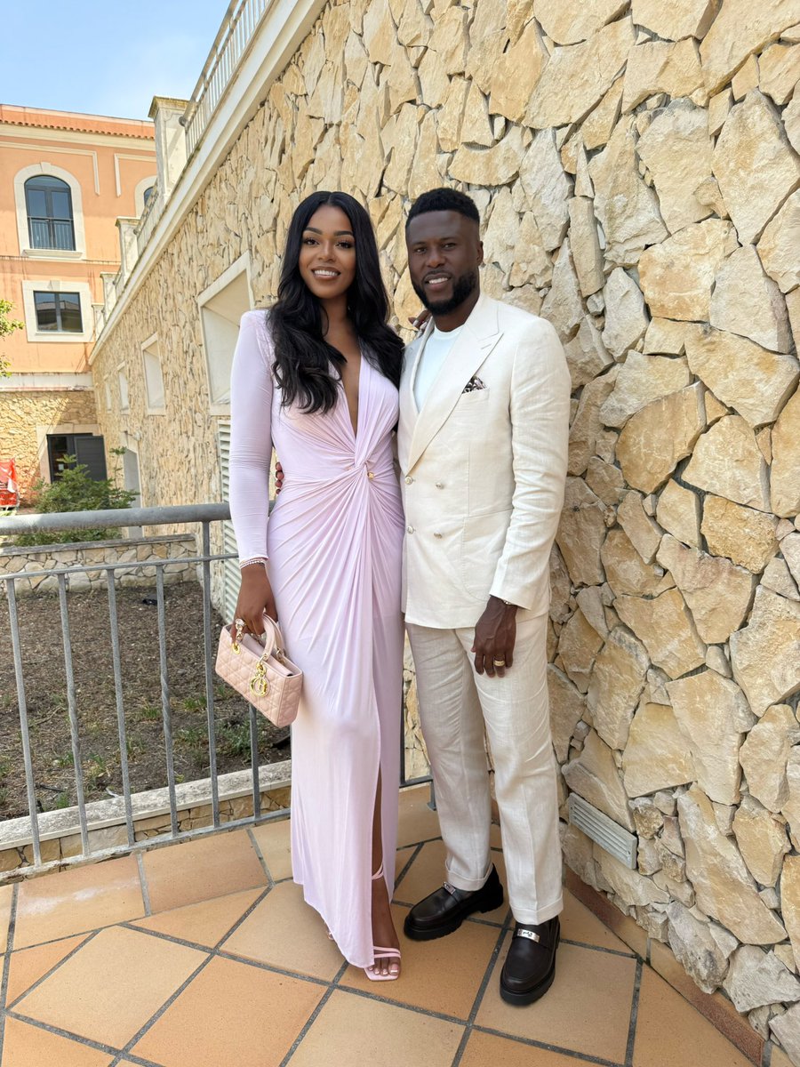 mbemba22's tweet image. Célébrations love .