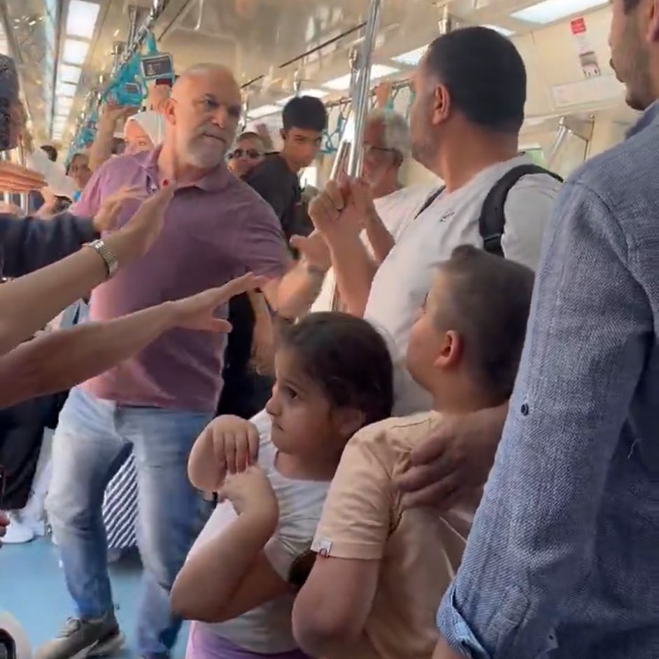 ⚫️ Sedat Peker, toplu taşımada giderken çocukları önünde darp edilen babaya araba alması için 2.5 milyon TL destekte bulundu.