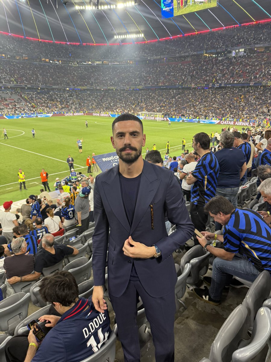 Merihdemiral's tweet image. Two Champions League finals in one month…
Played one, watching one 🏆👀