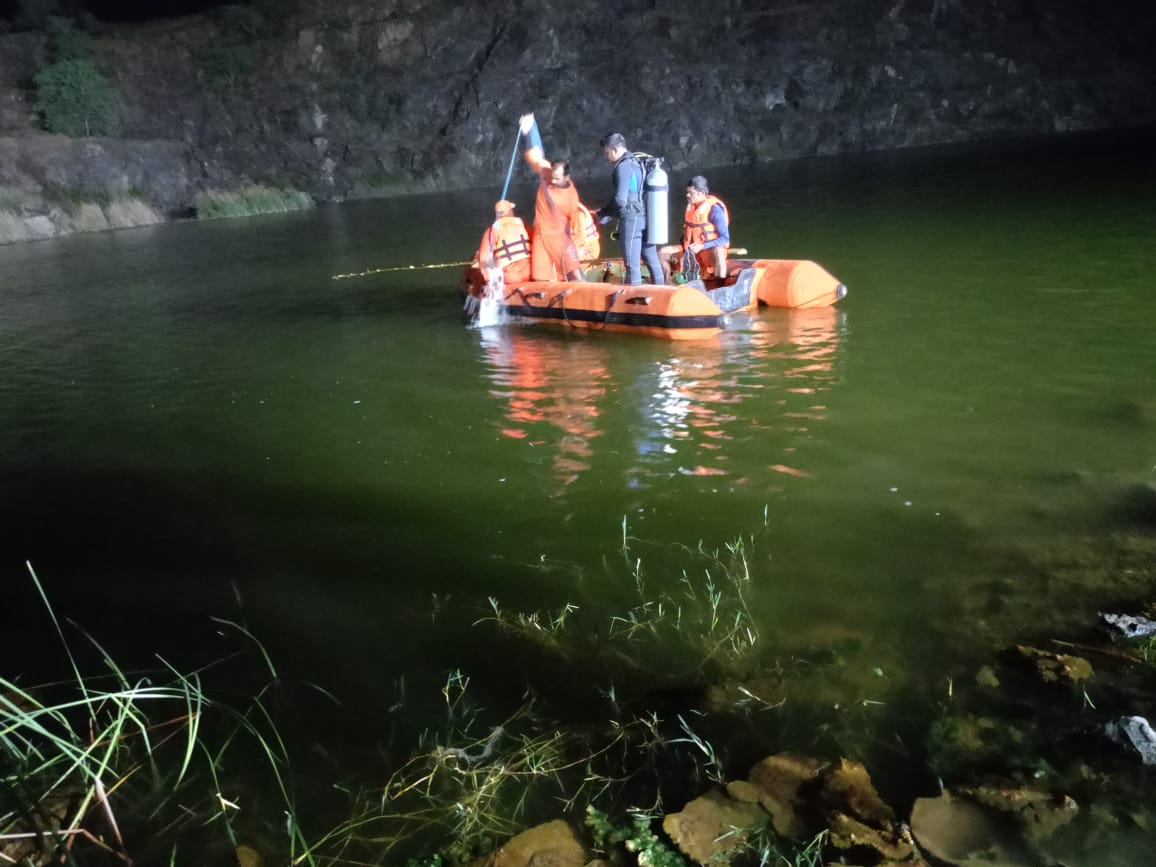 04NDRF's tweet photo. #NDRF 04 Bn Team Conducted a Drowning Rescue Operation at #Anicut Taluk, #Vellore District, #TamilNadu, in Search of a Missing 14-year-old boy.
#NDRF #Vellore #DrowningRescue #SearchOps #TamilNadu
@NDRFHQ
@tnsdma
@VellorePolice
@DDTamilNews https://t.co/P7iJAJWH7q