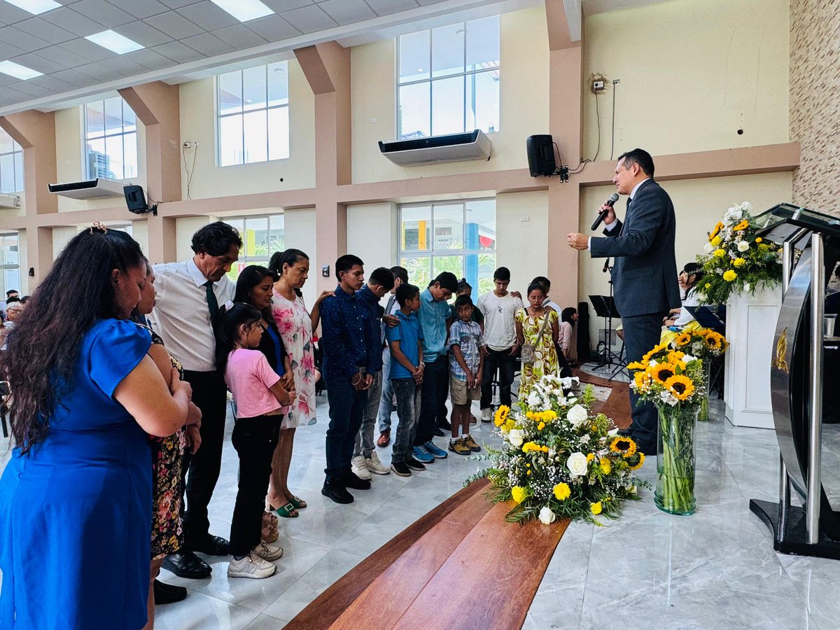 Adventist_minop's tweet photo. 🔸️ Pr. Omar Bullón, Presidente de la #MiNOP, prédica en la Iglesia Partido Alto basado en Mateo 23: 37 📖.

 Varias familias aceptan el llamado a consagrar su vida a Dios 🙏 https://t.co/1d59XX0pQ6
