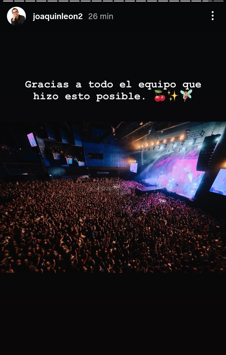 TurbiaZombi's tweet photo. Pero estaba vacío y asi.  Yeri mua hiso SOLD OUT, la rompio se Lucio, y Dio su mil % en su show. Les duela,les pique o les arda asi fue y soporten pinches traumadas.✊️🖕 https://t.co/vQC5DrG3mD