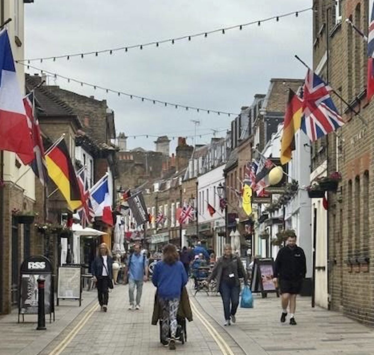 Twickenham Museum (@twickmuseum) on Twitter photo On Saturday 7th June we will be taking part in the Twinning/ reaffirmation celebration between #Richmond, #Fontainebleau & #Konstanz. House Manager Ricky Pound will be providing free introduction talks on the #JMWTurner and West London display at 11, 12, 1 and 2pm. FREE! <a href="/LBRUT/">Richmond Council</a> On Saturday 7th June we will be taking part in the Twinning/ reaffirmation celebration between #Richmond, #Fontainebleau & #Konstanz. House Manager Ricky Pound will be providing free introduction talks on the #JMWTurner and West London display at 11, 12, 1 and 2pm. FREE! <a href="/LBRUT/">Richmond Council</a>