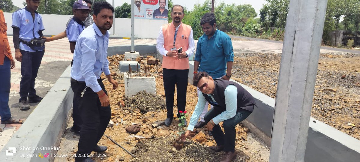 #WorldEnvironmentDay2025 के अवसर पर <a href="/HPCL/">Hindustan Petroleum Corporation Limited</a> जबलपुर रिटेल क्षेत्रीय कार्यालय द्वारा नए रिटेल आउटलेट “श्री विजय एचपी ऊर्जा केंद्र” से वृक्षारोपण अभियान की शुरुआत की गई। प्लास्टिक का उपयोग कम करने और एक पेड़ लगाने का संकल्प लिया गया। <a href="/hpcl_retail/">Mera HP Pump</a>
