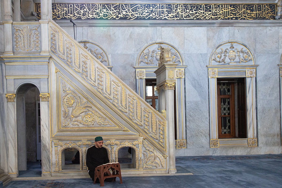 Tanrısız bir sanata inanmıyorum. Sanatın anlamı yakarmadır. 

Andrey Tarkovski