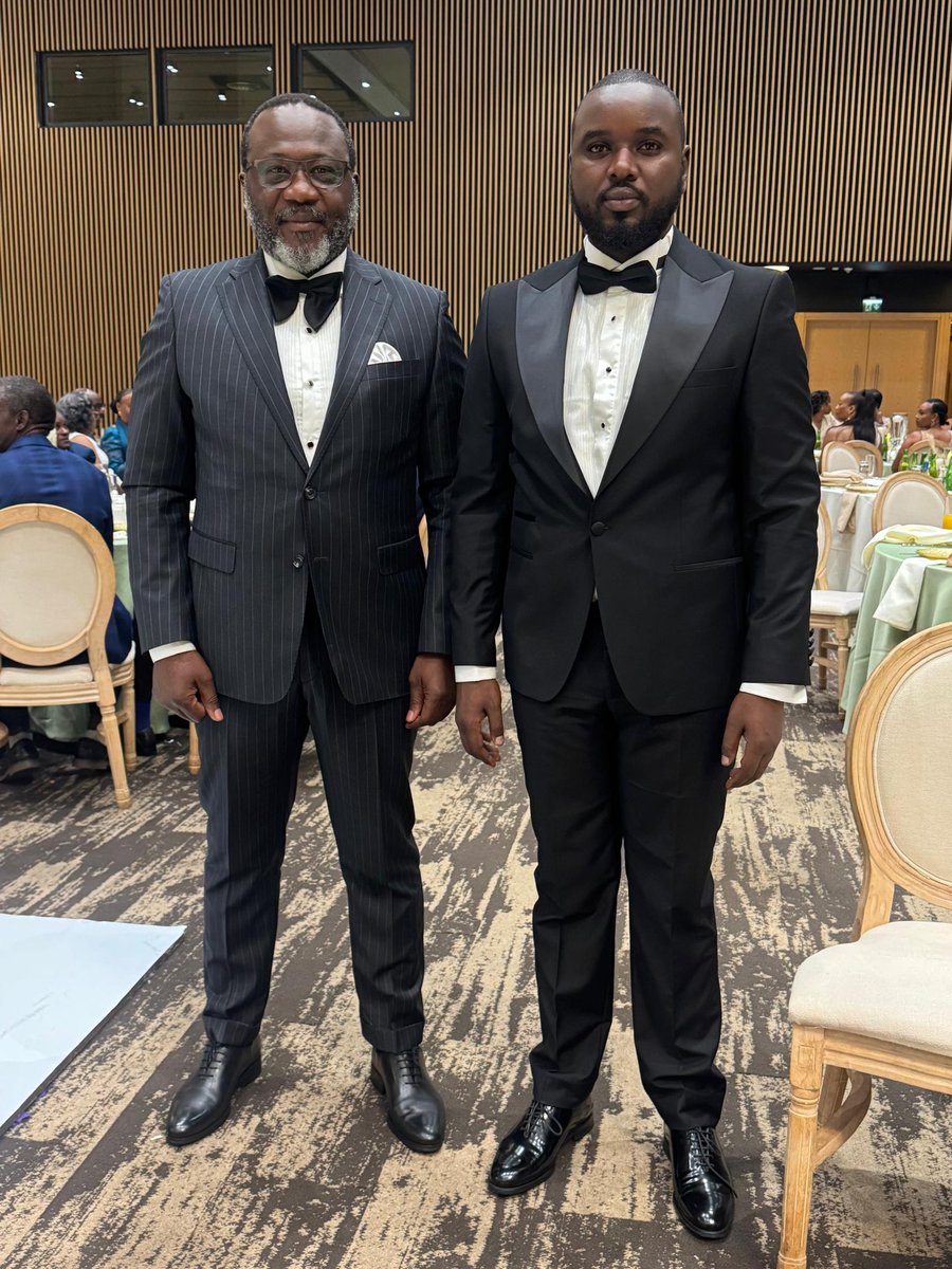henry magie (@henrymagie51) on Twitter photo Nous <a href="/afcongo/">AFC-Alliance Fleuve Congo</a> sommes le pouvoir et l'opposition est à Kinshasa n'est ce pas <a href="/Adamchalwe/">Chalwe Munkutu Adam</a> <a href="/TshisolaYan/">Yannick Tshisola</a> <a href="/FannyKaj1/">Fanny kayemb</a> <a href="/WillyNG0MA/">Willy NGOMA</a> <a href="/IsralMutombo11/">Israël Mutombo</a> <a href="/PatrickLokala_/">Patrick Lokala</a> <a href="/PatrickMuyaya/">Patrick Muyaya</a> <a href="/PatrickNkanga2/">Patrick NKANGA Bekonda</a> Nous <a href="/afcongo/">AFC-Alliance Fleuve Congo</a> sommes le pouvoir et l'opposition est à Kinshasa n'est ce pas <a href="/Adamchalwe/">Chalwe Munkutu Adam</a> <a href="/TshisolaYan/">Yannick Tshisola</a> <a href="/FannyKaj1/">Fanny kayemb</a> <a href="/WillyNG0MA/">Willy NGOMA</a> <a href="/IsralMutombo11/">Israël Mutombo</a> <a href="/PatrickLokala_/">Patrick Lokala</a> <a href="/PatrickMuyaya/">Patrick Muyaya</a> <a href="/PatrickNkanga2/">Patrick NKANGA Bekonda</a>