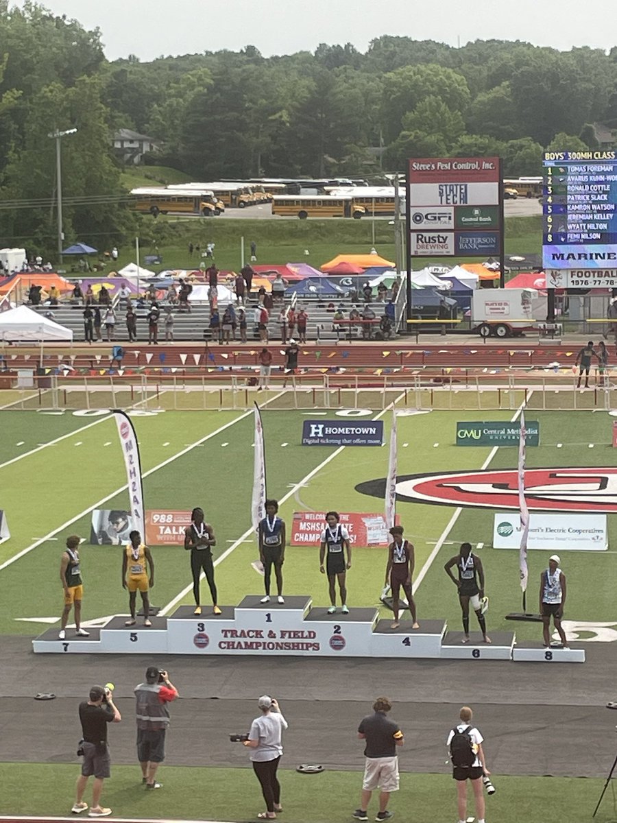 Congratulations to Ronald Cottle on earning 3rd place in the 300m hurdles at the state meet! A tremendous performance on the biggest stage. #HawkPride #StateFinals #PodiumFinish