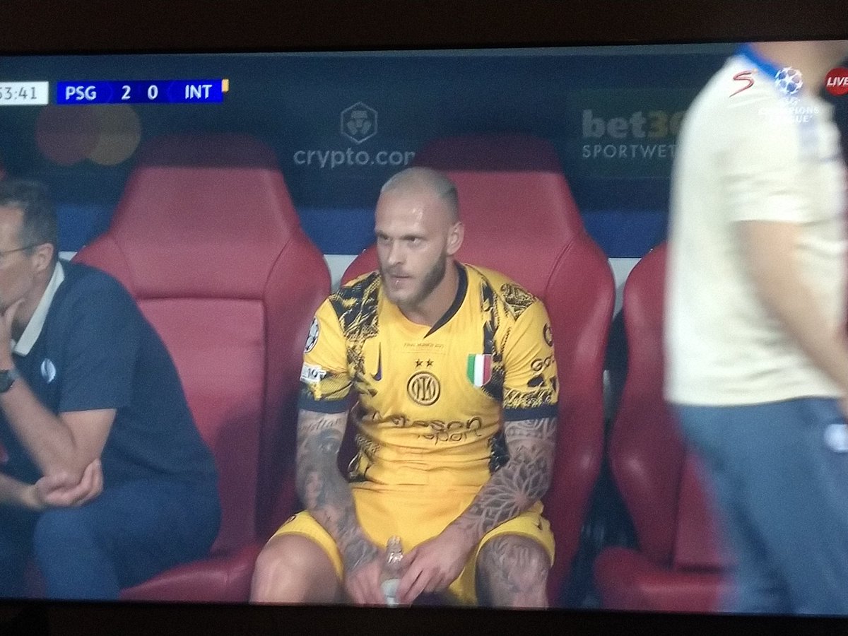 He shouldn't be blamed for the current score line. It's a team effort that is not there...<a href="/Inter/">Inter ⭐⭐</a> is not there. No shorts on target so don't blame defence #uefachampionsleague | PSG vs Barcelona|