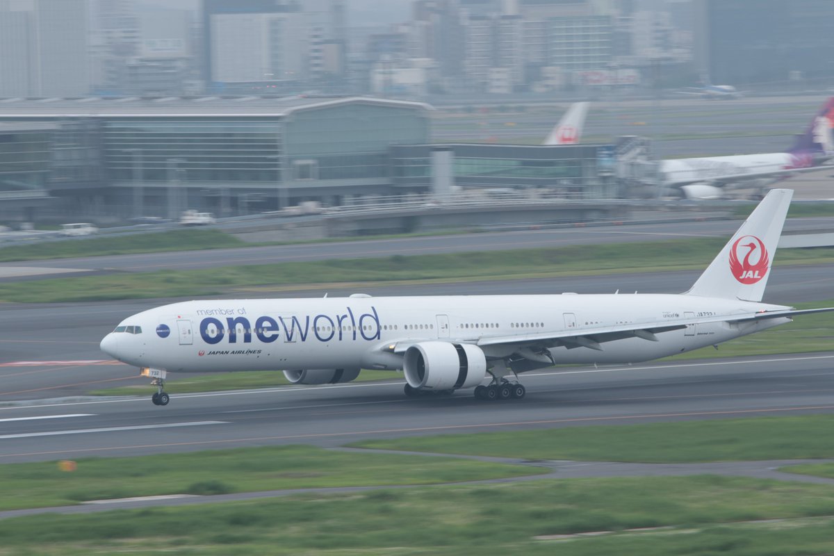 KI_a350_500v2's tweet photo. 2025.05.18
南風運用都心ルートで16Rに降りてきた77Wワンワ機。
JL15 LAX(ロサンゼルス)⇒HND(羽田)
B77W JA732J
#JAL
#FlyJAL
#Boeing777
#Boeing777_300ER
#B77W
#JA732J
#oneworld
#oneworldlivery https://t.co/DcsrOS6Vii