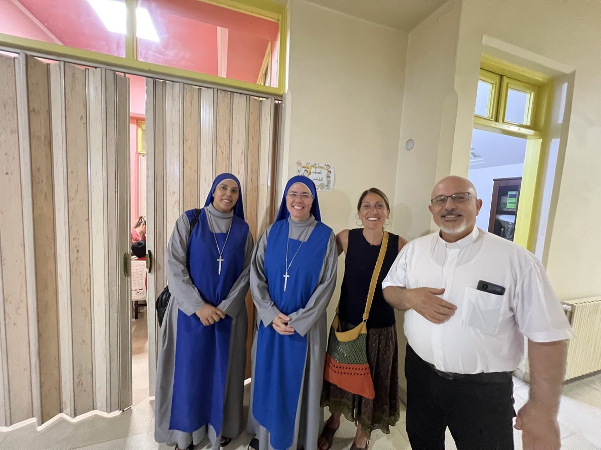 LevantLes's tweet photo. 📍Alep 🇸🇾 

Visite du centre  Notre-Dame de l’Annonciation à Midan (zone la + affectée pdt la guerre) 
Soutien aux Carmélites 🇫🇷 avec vos dons (5 350 €, vêtements, médicaments)

Merci pour votre mobilisation !
Continuons! 

🔗 https://t.co/dDT3vCv4u2 https://t.co/maVj6R00RP