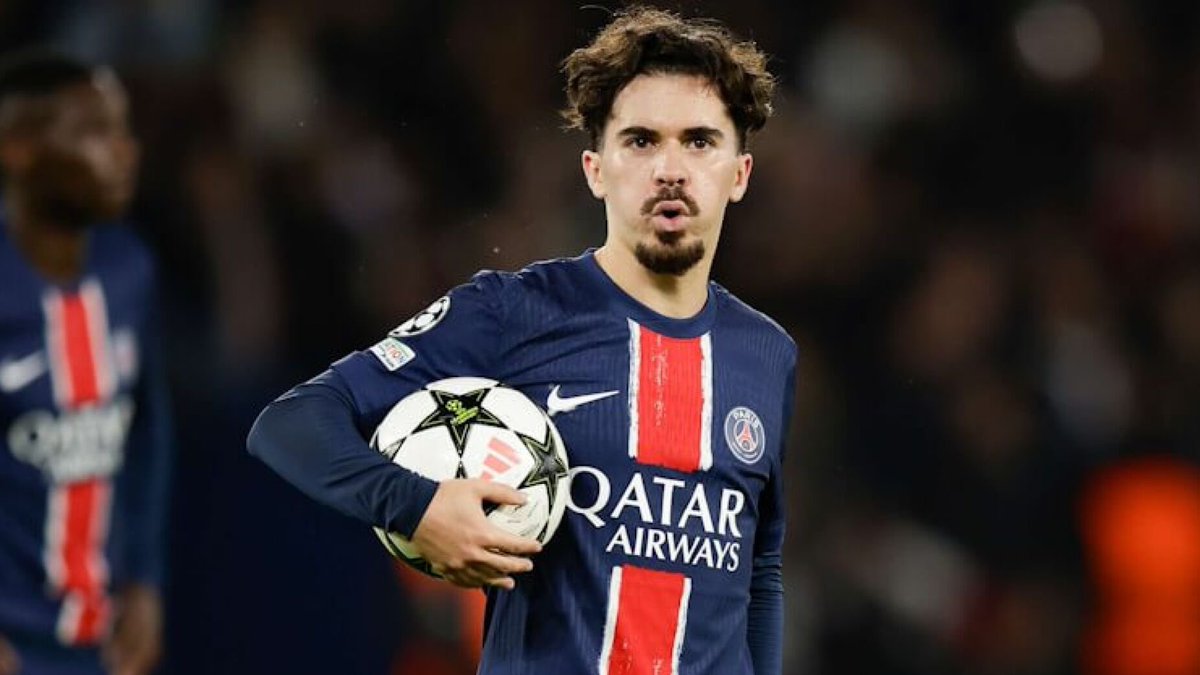vitorsmirand's tweet photo. Ballon d'Or. https://t.co/GoTQ0p96bJ