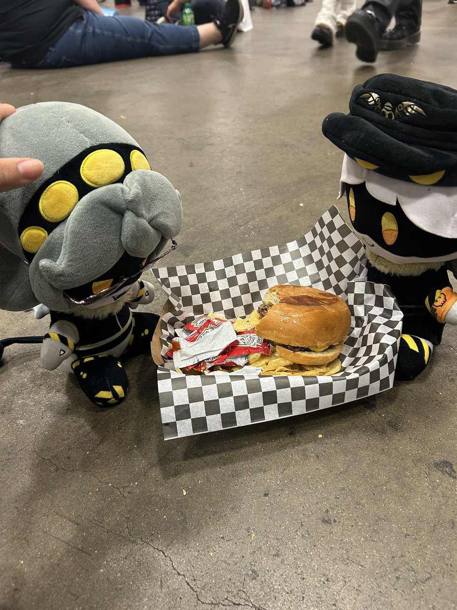 tony_nxv's tweet photo. N and V date at fanexpo 

#murderdrones #nxv #eNVy https://t.co/9LnZPirvRE