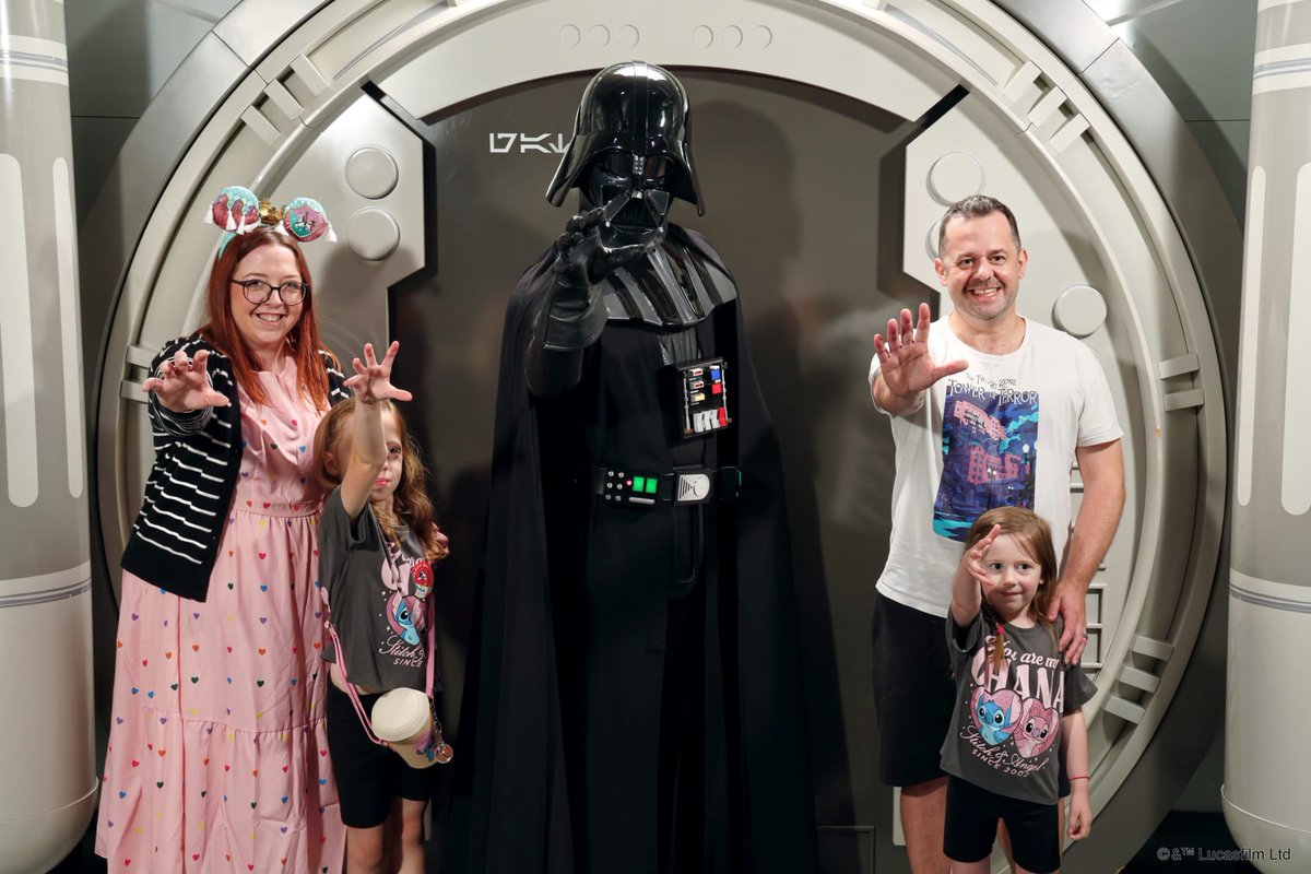 ctopher82's tweet photo. Literally hundreds of memories packed into 4 incredible days. Absolutely spent. Thanks @DisneylandParis https://t.co/aZbaFVN4ps