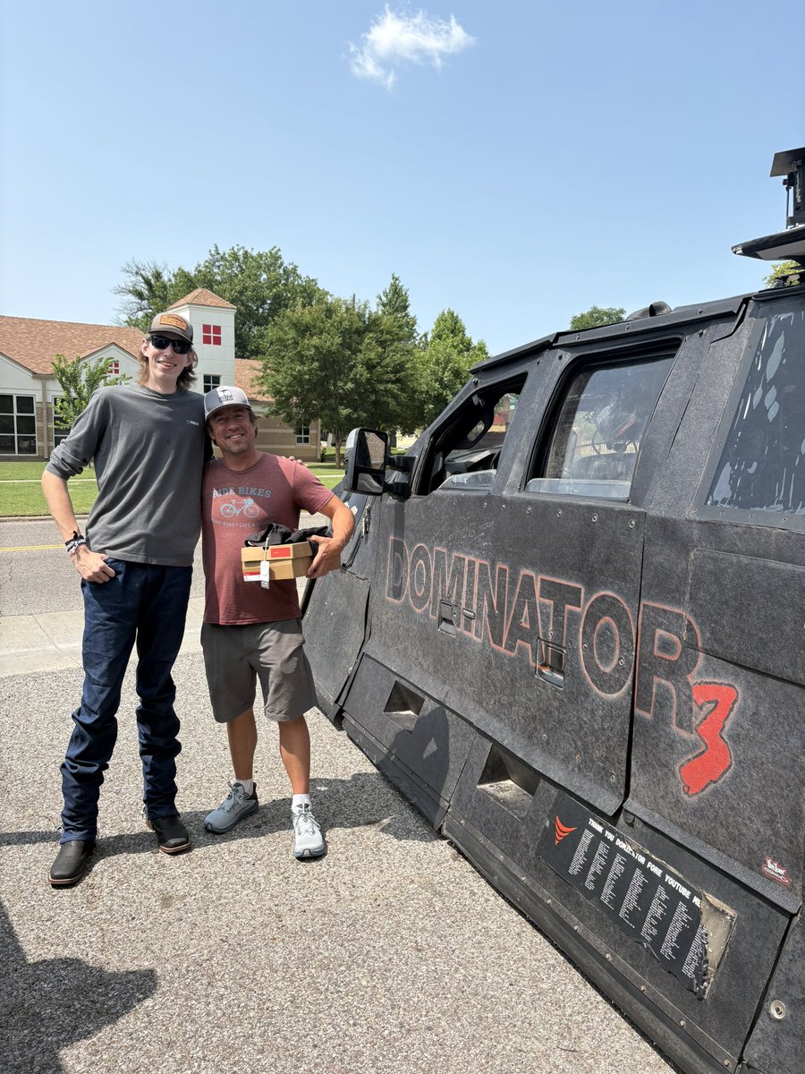 ReedTimmerUSA's tweet photo. I just met the tallest storm chaser in the world https://t.co/Zk6rNQQ77y
