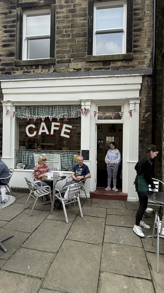 StrawberryAsd's tweet photo. 🚗 After an epic 7-hour drive from York, we made a nostalgic stop in Holmfirth, home of *Last of the Summer Wine*! ☕ No better place for a cuppa than Sid’s Café and we even bumped into the wonderful @_mrcarrington 🍃 #Holmfirth #RoadTrip #SidsCafe https://t.co/QYzrsDkEKV
