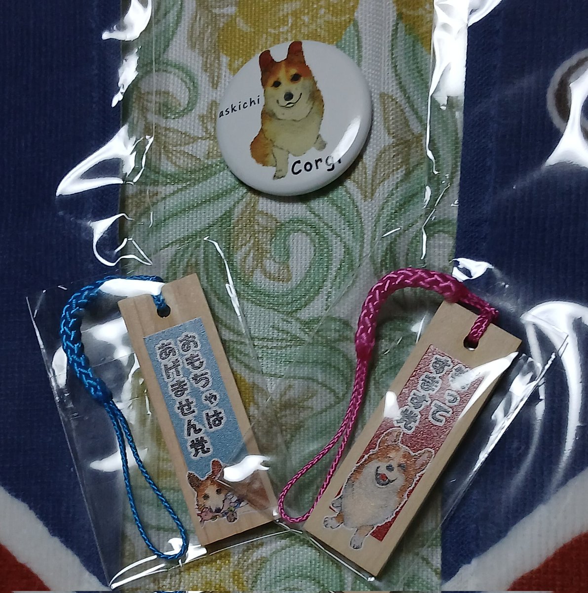 KtmtMaySanto's tweet photo. @askichi_hawaii さんの個展 #笑う門にはコギ来たる に行ってきました😁
(とうちゃん 仕事のため、ママさん単独参戦です😁)
可愛いミニタオルを購入してきました😁
ありがとうございます😆💕✨
#askichi さん あと1日顔晴ってくださいネ😉👍🎶 https://t.co/THqO8eFmrK
