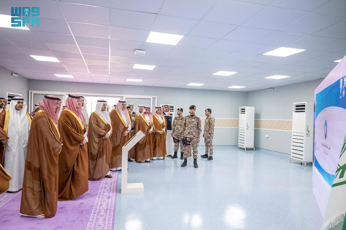 SPAregions's tweet photo. الأمير عبدالعزيز بن سعود يدشن المستشفى الميداني التابع للإدارة العامة للخدمات الطبية بوزارة الداخلية في مشعر عرفات، و"السوار الصحي الذكي" لمتابعة المؤشرات الحيوية لرجال الأمن في الميدان.
https://t.co/vHmTapnw17
#واس_حج46 | #واس_عام https://t.co/xROrZukokb