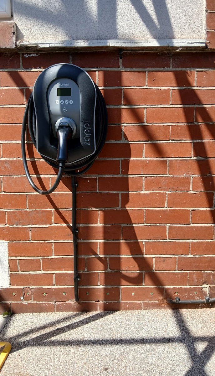 AtlanticRenewab's tweet photo. We have also installed a Zappi EV Charger 🔌🚗 This leaves our customer with a fantastic MyEnergi set up, great online monitoring & a UK based tech support team 😄 #solar #sale #solarpv #solarpower #libbi #myenergi #solarinstall #greenenergy #batterystorage #zappi #evcharger https://t.co/5sC4PDRx49