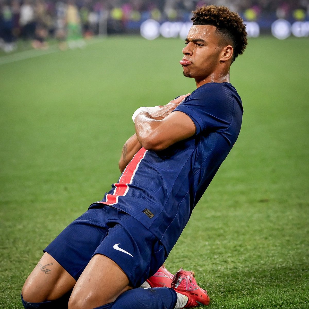 chelseainsidebr's tweet photo. Na janela de transferências passada, o Chelsea teve MUITO interesse no Desiré Doué, mas decidiu não investir no francês.

Hoje, na final da Champions, Doué fez dois gols e deu uma assistência para carimbar o primeiro título do PSG. 🤯 https://t.co/rqwT8PQ4QT