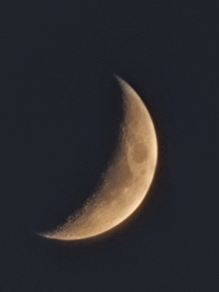 Shakey handed moon zoom while it's still light