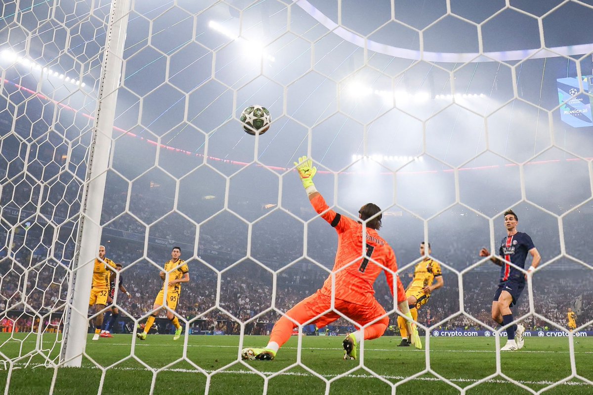 <a href="/mterstegen1/">Marc ter Stegen</a> He stole your famous pose, you should sue