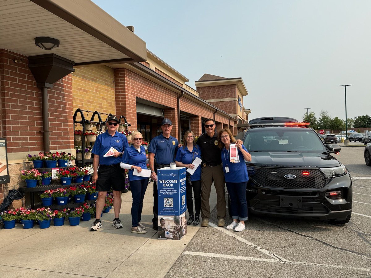 In 2001, we started our first citizens academy.  In 2004, we formed our graduate alumni association, now called our Police Corps.  

Today, 25 of them showed up for our pack the cruiser food donation.  

Thank you, Police Corps!  We are grateful for your time and commitment!
