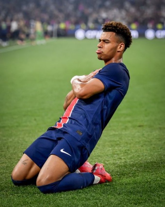 Quand ton joueur préférer est Lionel Messi, tu es destiné à la grandeur 🎖️🏆

Félicitations Désiré Doué 💎