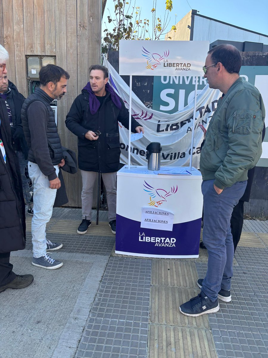 📍Hoy estuvimos en City Bell charlando con muchos vecinos que están hartos de ver el barrio estancado y vivir con miedo. Nos acompañaron <a href="/franciscoadorni/">Francisco Adorni</a>, <a href="/jpabloallan/">Juan Pablo Allan</a>, <a href="/ArqBelenMunoz/">María Belén Muñoz</a> y <a href="/SolePedernera1/">Sole Pedernera</a>.

📆 ¿A dónde vamos la semana que viene?

En La Plata, La Libertad Avanza.