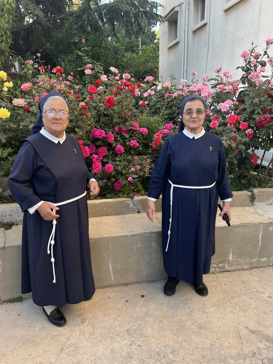 📍Hrajel 🇱🇧

Ecole des Soeurs Ste Croix
Rencontre avec Rebecca et les 9 efts aidés grâce à vos dons.
Combat quotidien par Sr Marie-Jean cpte tenu de la crise économique (seulement  50% des parents paient la scolarité 1500$/an)
On continue pour eux !
🔗 lesenfantsdulevant.org/donation/
